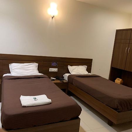 Padra  Hotel Sahyog מראה חיצוני תמונה