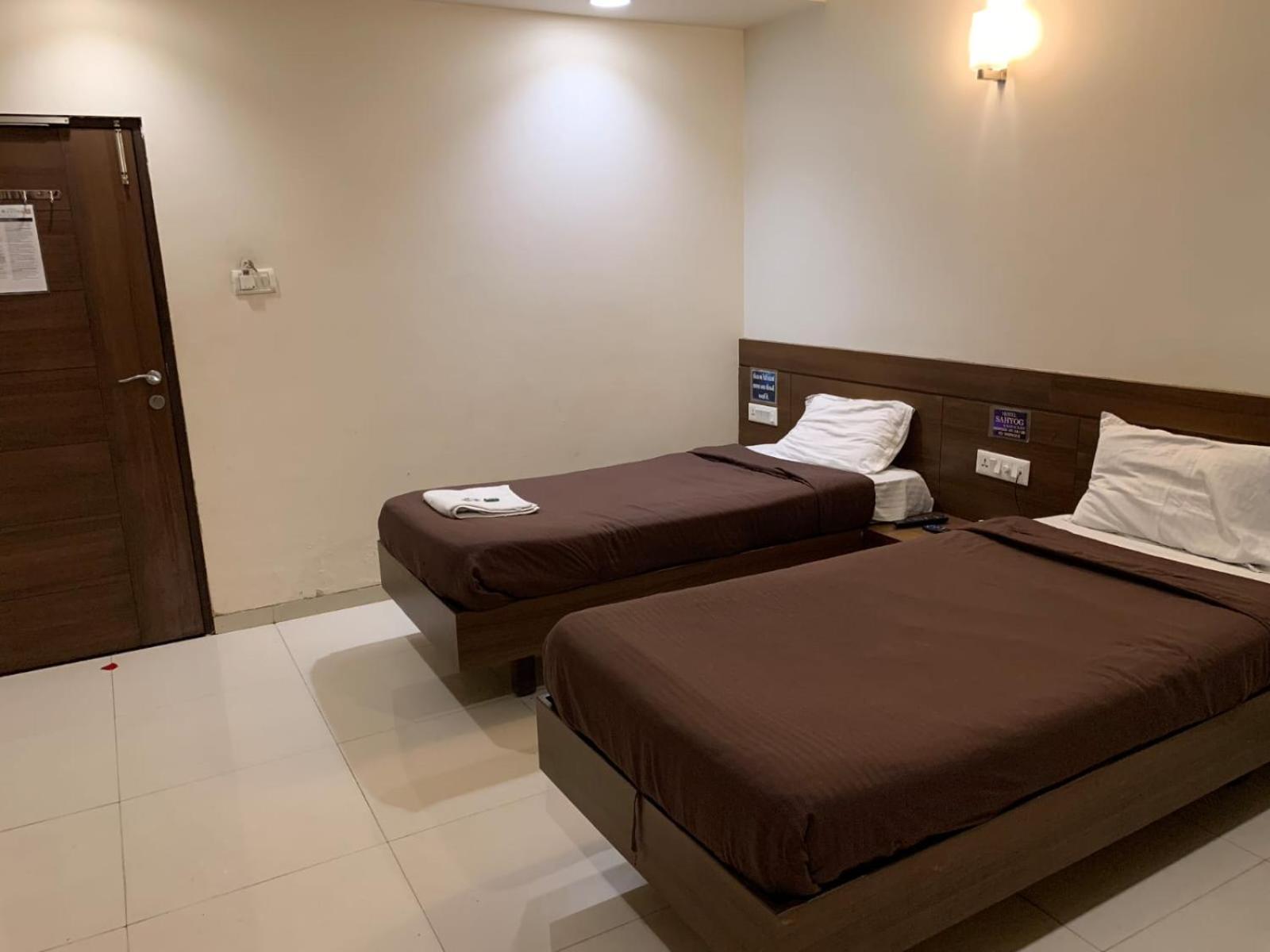 Padra  Hotel Sahyog מראה חיצוני תמונה