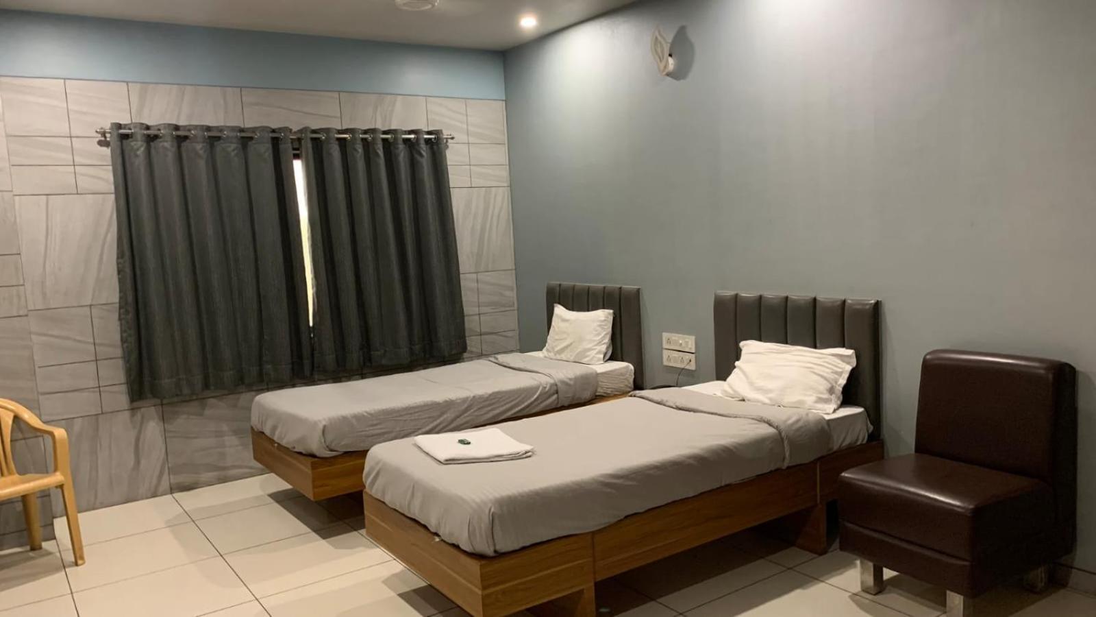 Padra  Hotel Sahyog מראה חיצוני תמונה