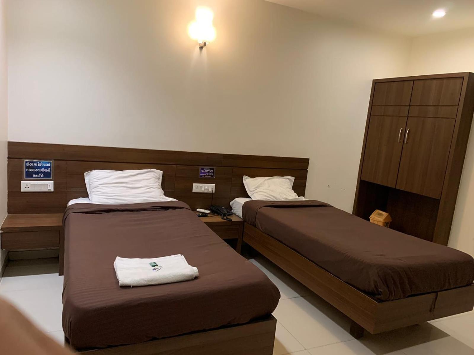 Padra  Hotel Sahyog מראה חיצוני תמונה